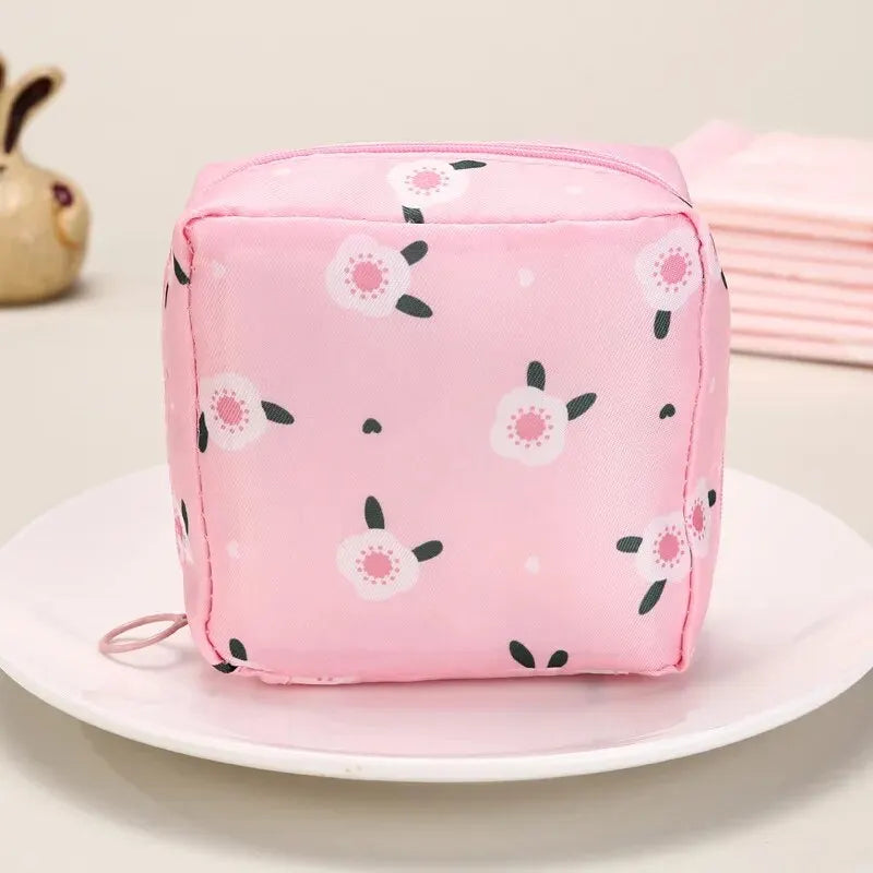 Women Sanitary Napkin Tampon Storage Bag Portable Waterproof Organizer Pouch Cartoon Pattern Sanitary Napkin Bag